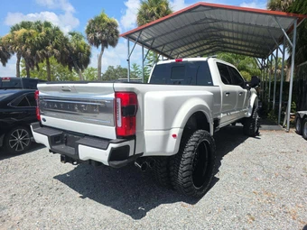 2025 Ford Super Duty F-450 Platinum Crew Cab Long Bed DRW - miniatura 3