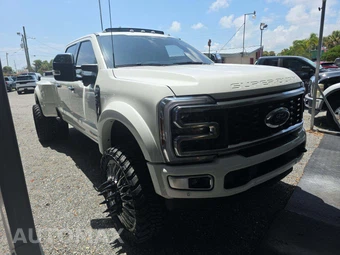 2025 Ford Super Duty F-450 Platinum Crew Cab Long Bed DRW - miniatura 4