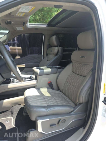 2025 Ford Super Duty F-450 Platinum Crew Cab Long Bed DRW - miniatura 6