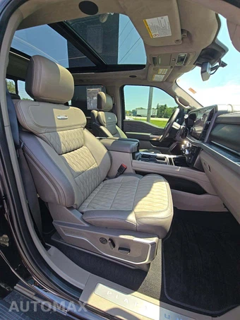 2025 Ford Super Duty F-450 Platinum Crew Cab Long Bed DRW - miniatura 18