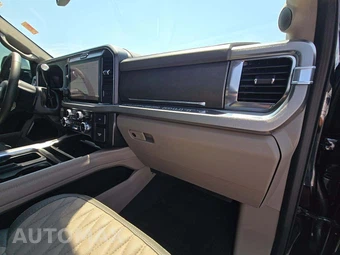 2025 Ford Super Duty F-450 Platinum Crew Cab Long Bed DRW - miniatura 19