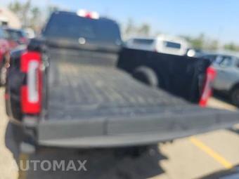 2025 Ford Super Duty F-450 Platinum Crew Cab Long Bed DRW - miniatura 16