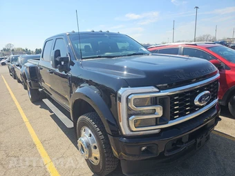 2025 Ford Super Duty F-450 Platinum Crew Cab Long Bed DRW - miniatura 3