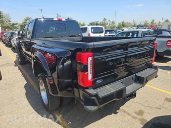 2025 Ford Super Duty F-450 Platinum Crew Cab Long Bed DRW - miniatura 6
