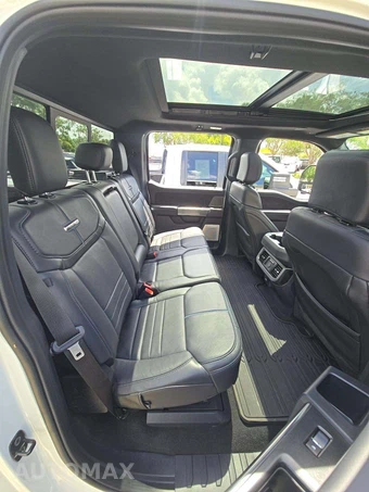 2025 Ford Super Duty F-450 Platinum Crew Cab Long Bed DRW - miniatura 16