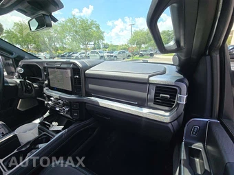 2025 Ford Super Duty F-450 Platinum Crew Cab Long Bed DRW - miniatura 19