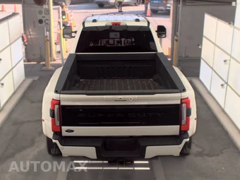 2025 Ford Super Duty F-450 Platinum Crew Cab Long Bed DRW - miniatura 5