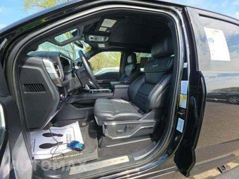 2025 Ford Super Duty F-450 Platinum Crew Cab Long Bed DRW - miniatura 6