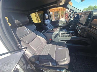 2025 Ford Super Duty F-450 Platinum Crew Cab Long Bed DRW - miniatura 18