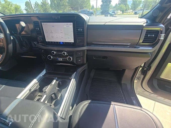 2025 Ford Super Duty F-450 Platinum Crew Cab Long Bed DRW - miniatura 19