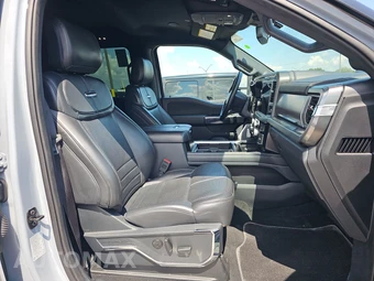 2025 Ford Super Duty F-450 Platinum Crew Cab Long Bed DRW - miniatura 14