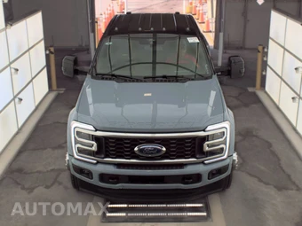 2025 Ford Super Duty F-450 Platinum Crew Cab Long Bed DRW - miniatura 2