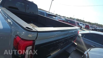 2025 Ford Super Duty F-450 Platinum Crew Cab Long Bed DRW - miniatura 21