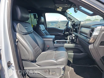 2025 Ford Super Duty F-450 Platinum Crew Cab Long Bed DRW - miniatura 8