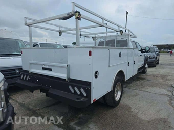 2025 Ford Super Duty F-550 Cab Chassis XL Crew Cab DRW - miniatura 3