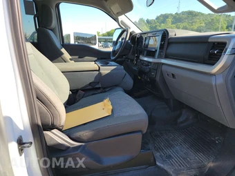 2025 Ford Super Duty F-550 Cab Chassis XLT Crew Cab DRW - miniatura 14