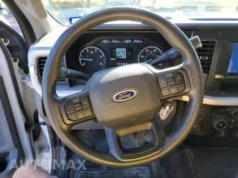 2025 Ford Super Duty F-550 Cab Chassis XLT Crew Cab DRW - miniatura 16