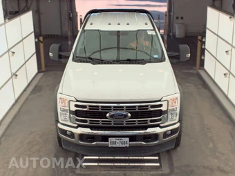 2025 Ford Super Duty F-550 Cab Chassis XLT Crew Cab DRW - miniatura 2