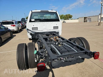 2025 Ford Super Duty F-600 Cab Chassis XL Regular Cab DRW - miniatura 16