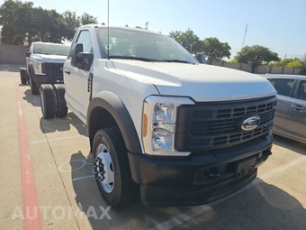 2025 Ford Super Duty F-600 Cab Chassis XL Regular Cab DRW - miniatura 3