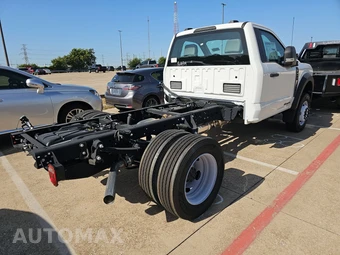 2025 Ford Super Duty F-600 Cab Chassis XL Regular Cab DRW - miniatura 4