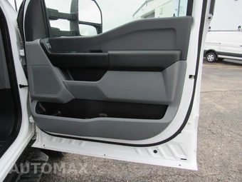 2025 Ford Super Duty F-600 Cab Chassis XL Regular Cab DRW - miniatura 11