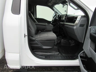 2025 Ford Super Duty F-600 Cab Chassis XL Regular Cab DRW - miniatura 12