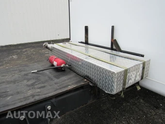 2025 Ford Super Duty F-600 Cab Chassis XL Regular Cab DRW - miniatura 16