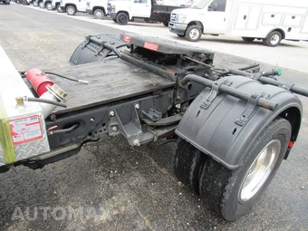 2025 Ford Super Duty F-600 Cab Chassis XL Regular Cab DRW - miniatura 20