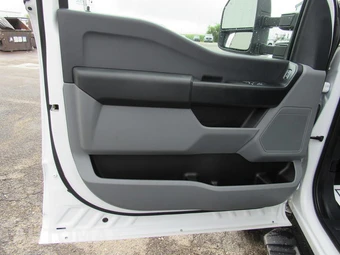 2025 Ford Super Duty F-600 Cab Chassis XL Regular Cab DRW - miniatura 26