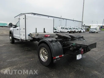 2025 Ford Super Duty F-600 Cab Chassis XL Regular Cab DRW - miniatura 4