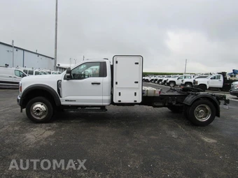2025 Ford Super Duty F-600 Cab Chassis XL Regular Cab DRW - miniatura 5