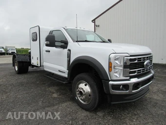 2025 Ford Super Duty F-600 Cab Chassis XL Regular Cab DRW - miniatura 8