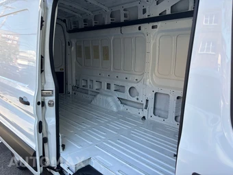 2025 Ford Transit 250 Cargo Van High Roof 148.0" WB - miniatura 13