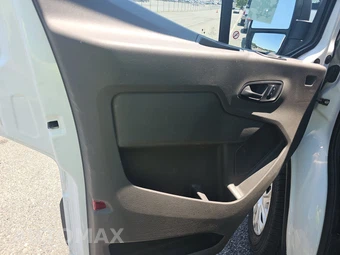 2025 Ford Transit 250 Cargo Van Low Roof 130.0" WB - miniatura 9