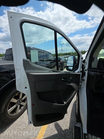 2025 Ford Transit 250 Cargo Van Low Roof 130.0" WB - miniatura 9