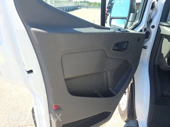 2025 Ford Transit 250 Cargo Van Low Roof 130.0" WB - miniatura 9