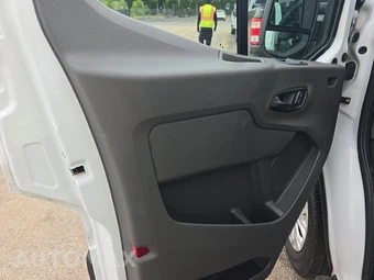 2025 Ford Transit 250 Cargo Van Low Roof 130.0" WB - miniatura 9