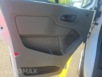 2025 Ford Transit 250 Cargo Van Low Roof 130.0" WB - miniatura 9