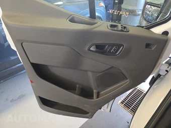 2025 Ford Transit 250 Cargo Van Low Roof 130.0" WB - miniatura 9