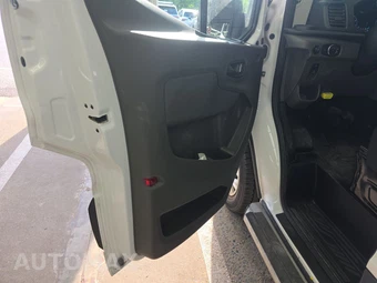 2025 Ford Transit 250 Cargo Van Low Roof 130.0" WB - miniatura 9