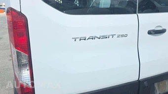2025 Ford Transit 250 Cargo Van Low Roof 130.0" WB - miniatura 21