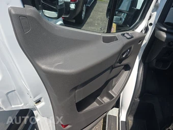 2025 Ford Transit 250 Cargo Van Low Roof 130.0" WB - miniatura 9