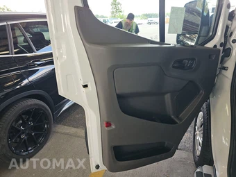 2025 Ford Transit 250 Cargo Van Low Roof 130.0" WB - miniatura 9