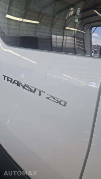 2025 Ford Transit 250 Cargo Van Low Roof 130.0" WB - miniatura 20