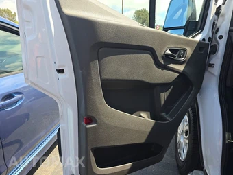2025 Ford Transit 250 Cargo Van Low Roof 130.0" WB - miniatura 9