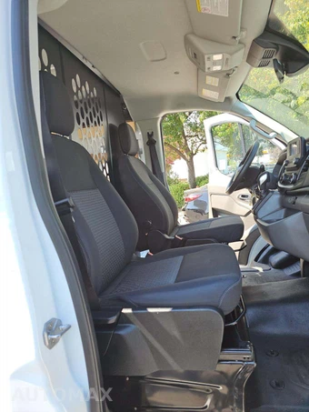2025 Ford Transit 250 Cargo Van Low Roof 130.0" WB - miniatura 13