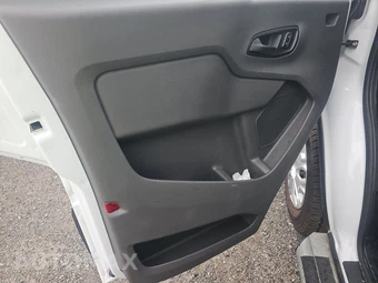 2025 Ford Transit 250 Cargo Van Low Roof 130.0" WB - miniatura 9