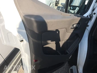 2025 Ford Transit 250 Cargo Van Low Roof 130.0" WB - miniatura 9