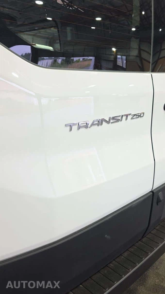 2025 Ford Transit 250 Cargo Van Low Roof 130.0" WB - miniatura 18